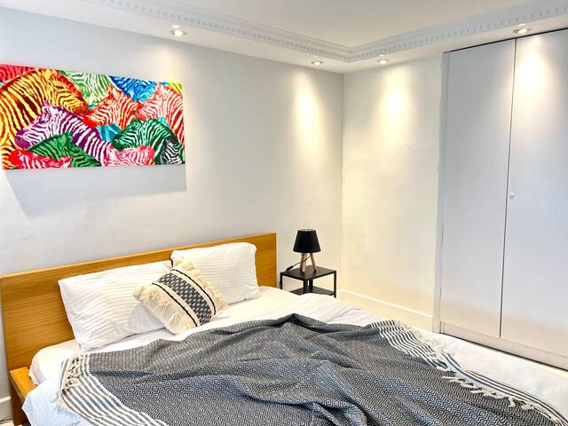 Spacious Dublex, 5BR, 2BA, Terrace gallery image 3