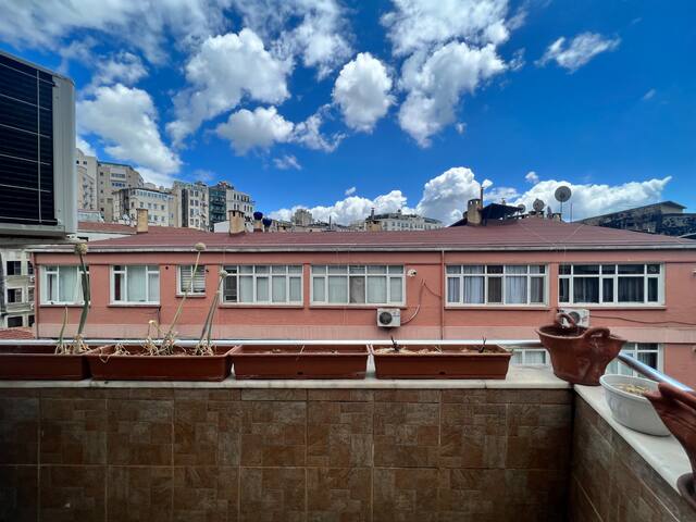 Spacious Dublex, 5BR, 2BA, Terrace gallery image 5