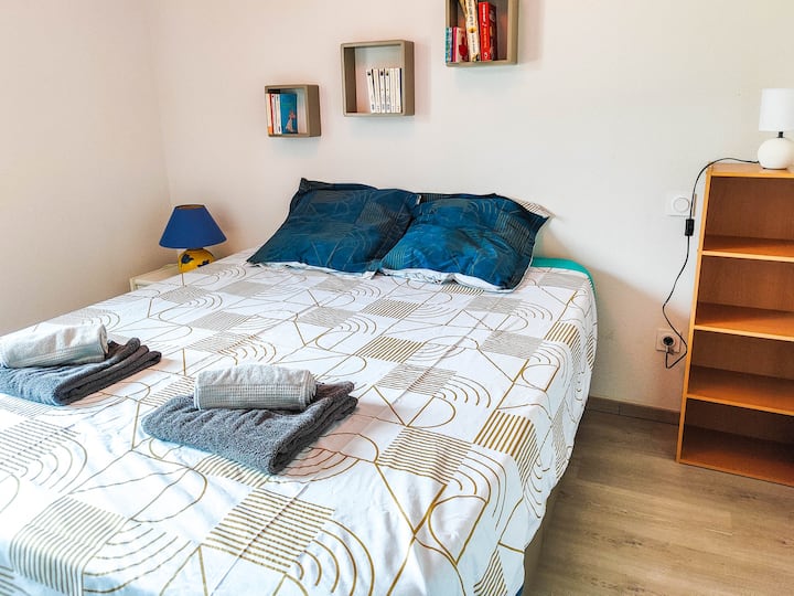 Upstairs bedroom with 160x190 bed

