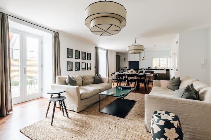 Redland Suites – Apartment 1. Sleeps 8