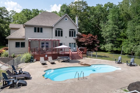 5 BR Poconos Vacation Home  Swimming Pool & HotTub