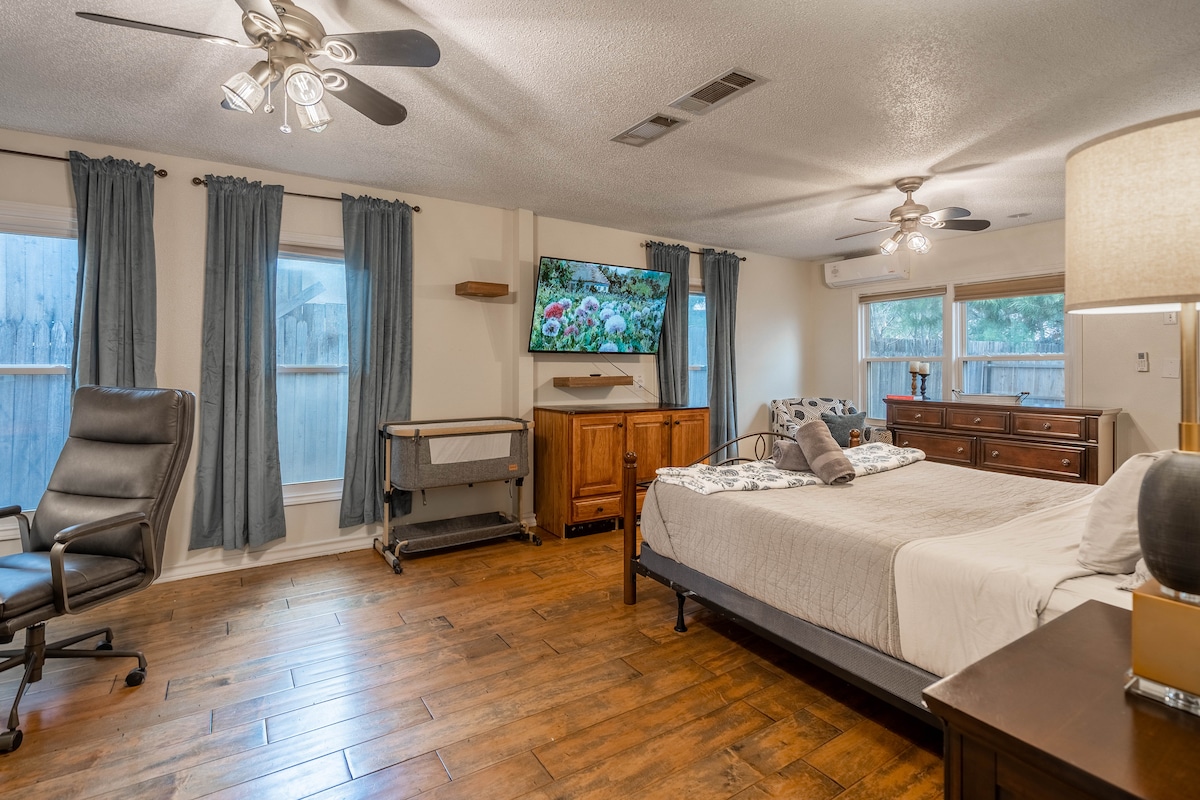 [Master Then] Kingsize bed | 55inch tv