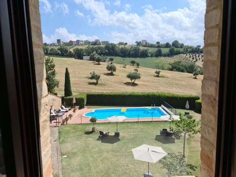 Annuncio Airbnb popolare: Opera & Nature Lovers Loft Suite 30 mins 2 Opera a Macerata