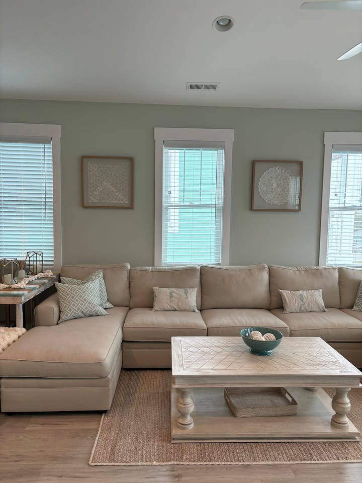 Gorgeous 3-bedroom 2.5 Bath - 1 Block From Beach - Carolina Beach, NC