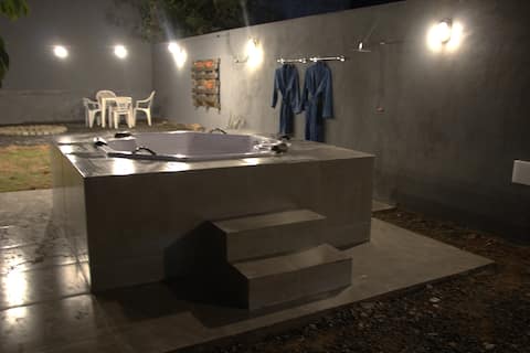 Casa w/ SPA de hydro w/ heater 700 mt from the center