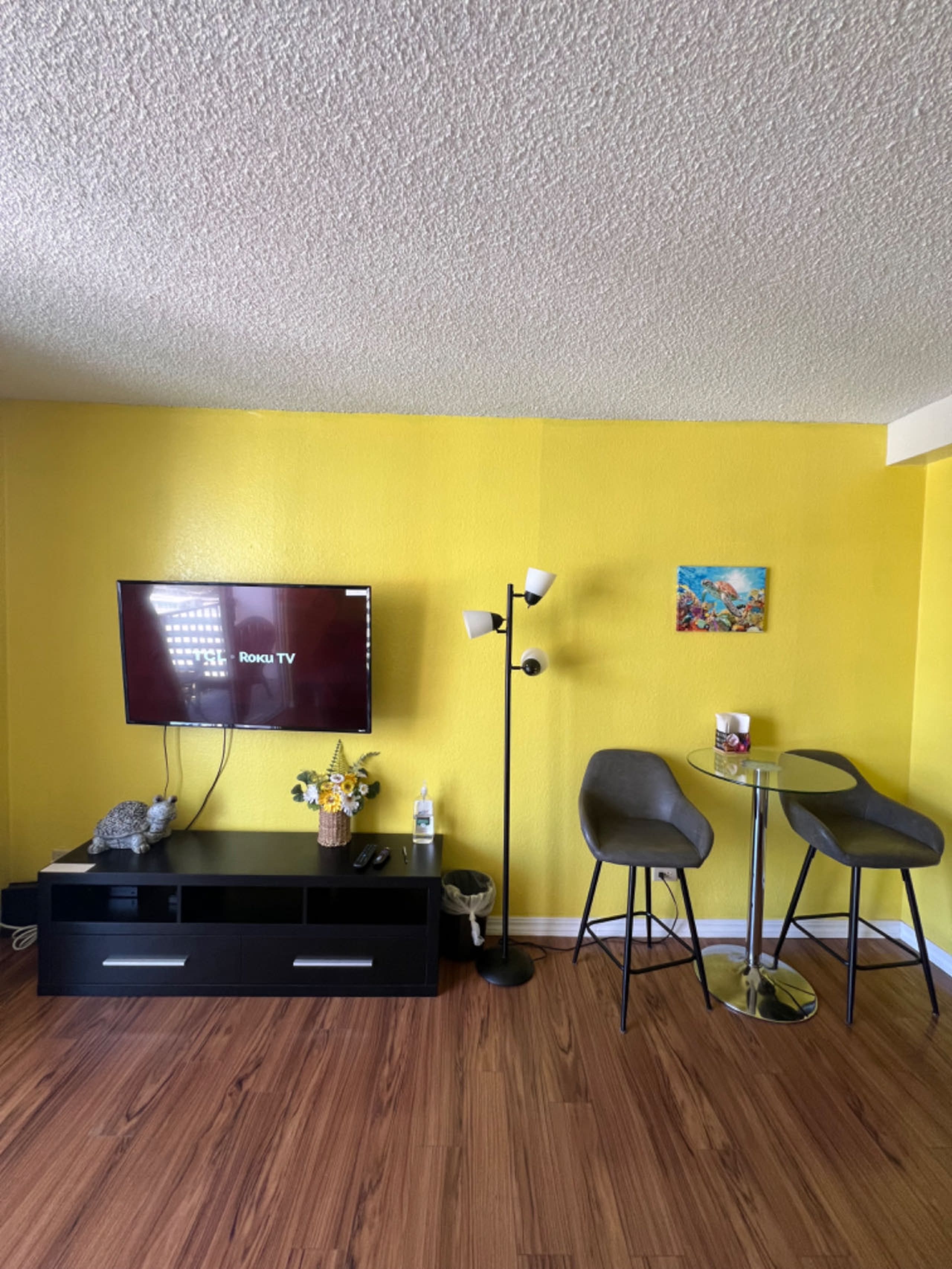 Condo in Honolulu · ★4.74 · 1 bedroom · 2 beds · 1 private bath - Image 3