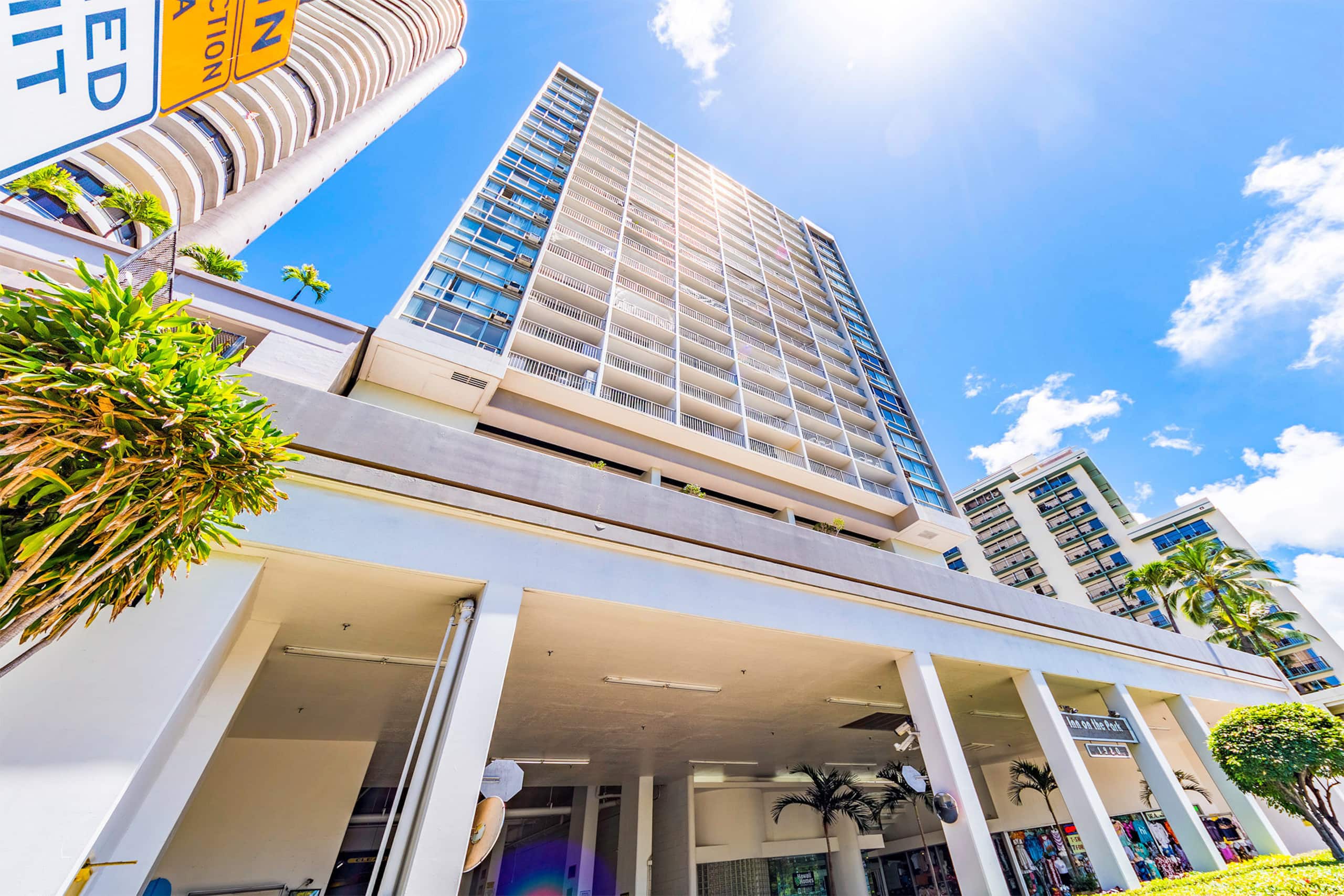 Condo in Honolulu · ★4.74 · 1 bedroom · 2 beds · 1 private bath - Image 11