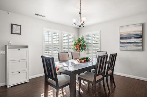 Family vacation home w pool, Disney Land, beach