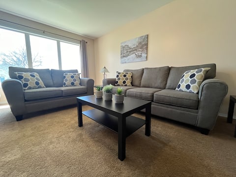 Bright, spacious, 3-bed suite, close to downtown