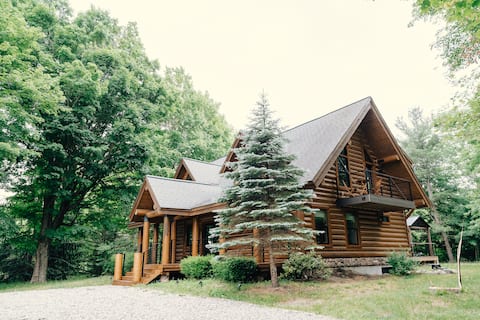 Modern Log Cabin With Hot Tub Near Lake Michigan