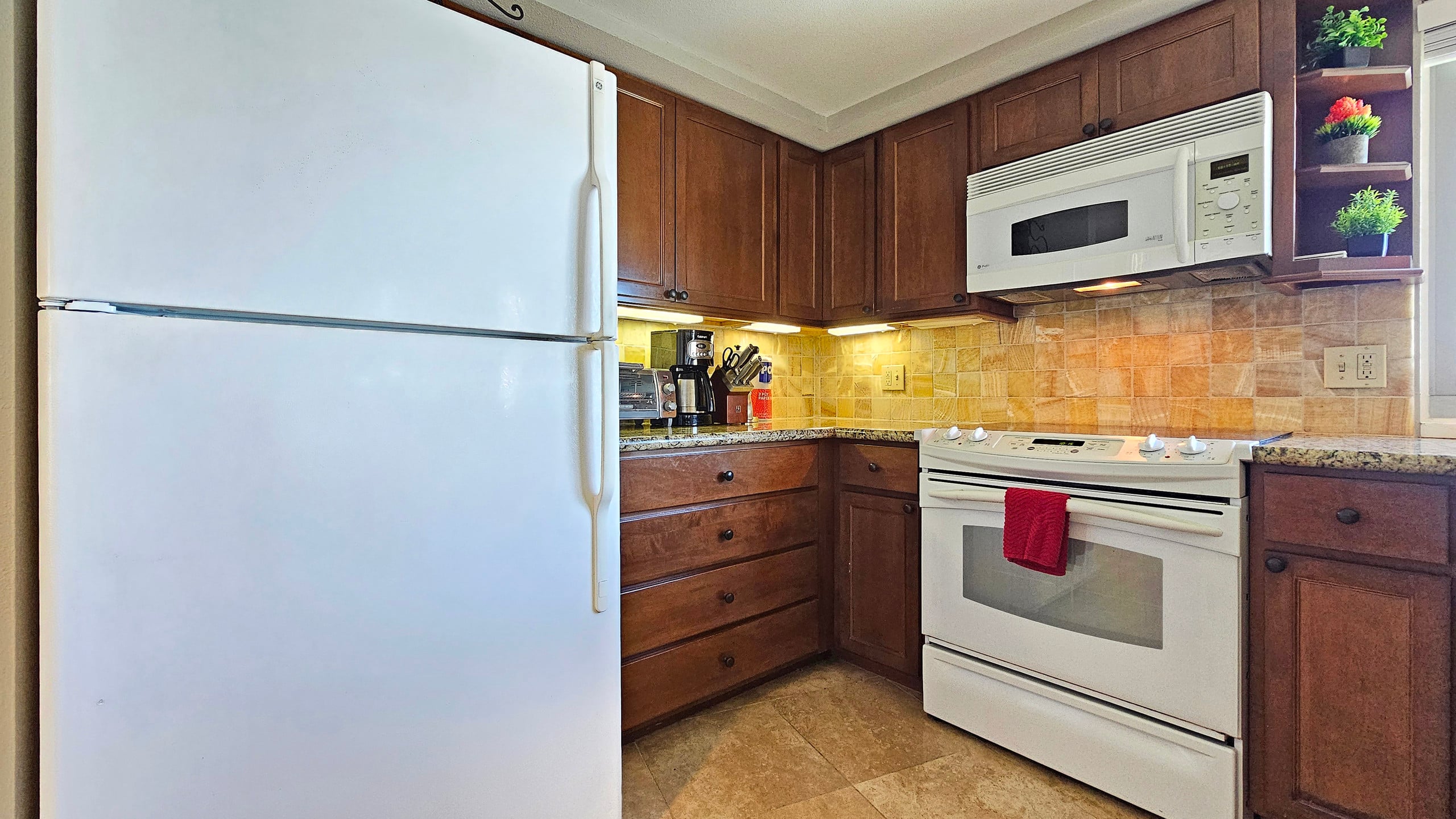 Condo in Honolulu · ★4.96 · 1 bedroom · 1 bed · 1 private bath - Image 10