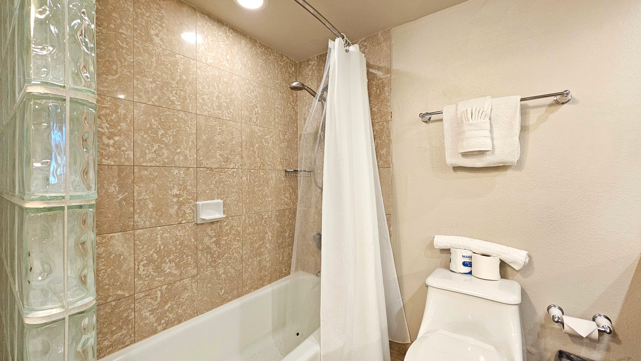Condo in Honolulu · ★4.96 · 1 bedroom · 1 bed · 1 private bath - Image 25