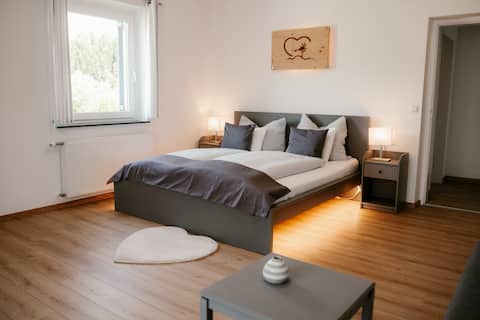 CLAUS RESCH APARTMENTS - APARTMENT 3