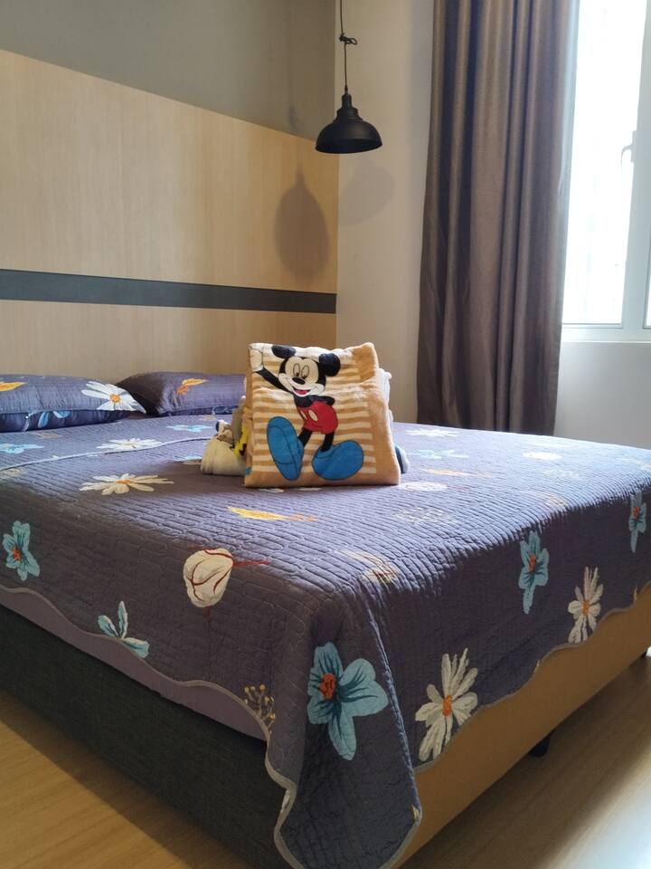 Bedroom 1 with queen sized bed with blankets  and towels as per number of guests registered.