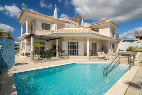 Grand 6BR Villa with Heated Pool and Sea View