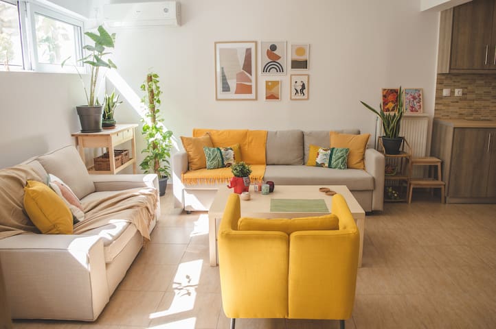 Stylish 2Bedroom Apt at the foothills of Acropolis