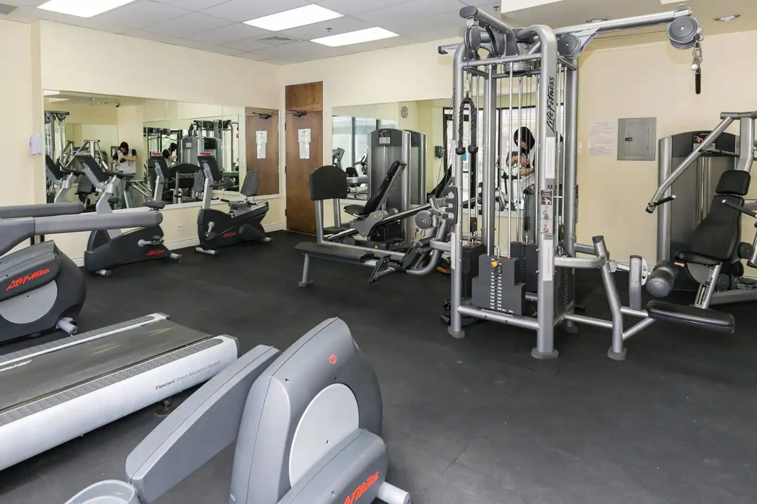 Condo in Honolulu · ★4.92 · 1 bedroom · 2 beds · 1 private bath - Image 30