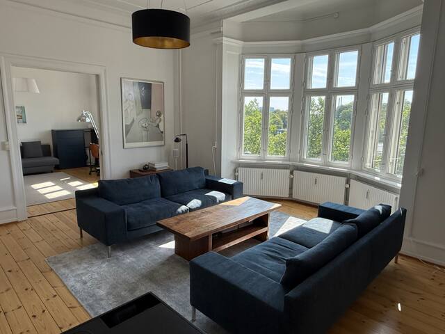 Spacious apt | 5 min walk to the Little Mermaid gallery image 2