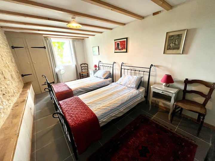 Kati përdhes twin en-suite