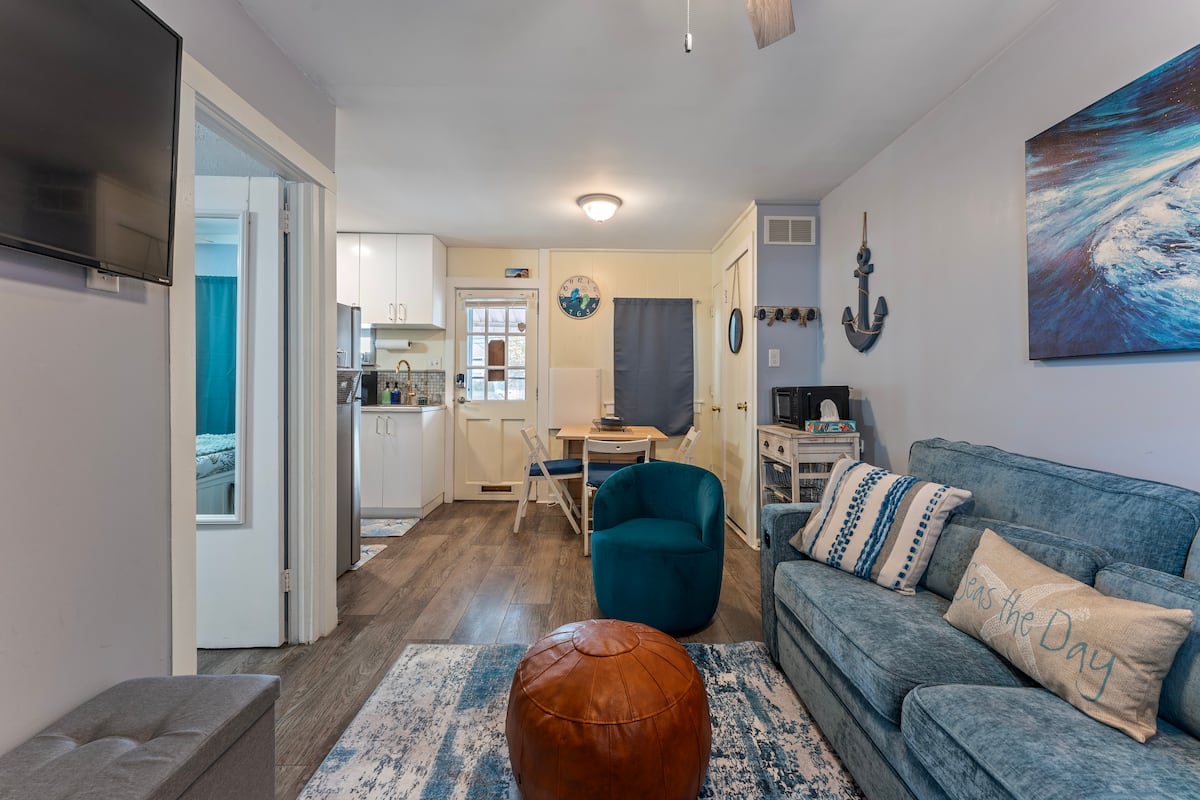 1BD North Wildwood Prime Location · Porch + Grill — North Wildwood, NJ