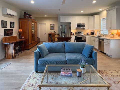 Top performing Airbnb: Austin Groove Studio:Private Space/Music Vibe/Yard in Austin