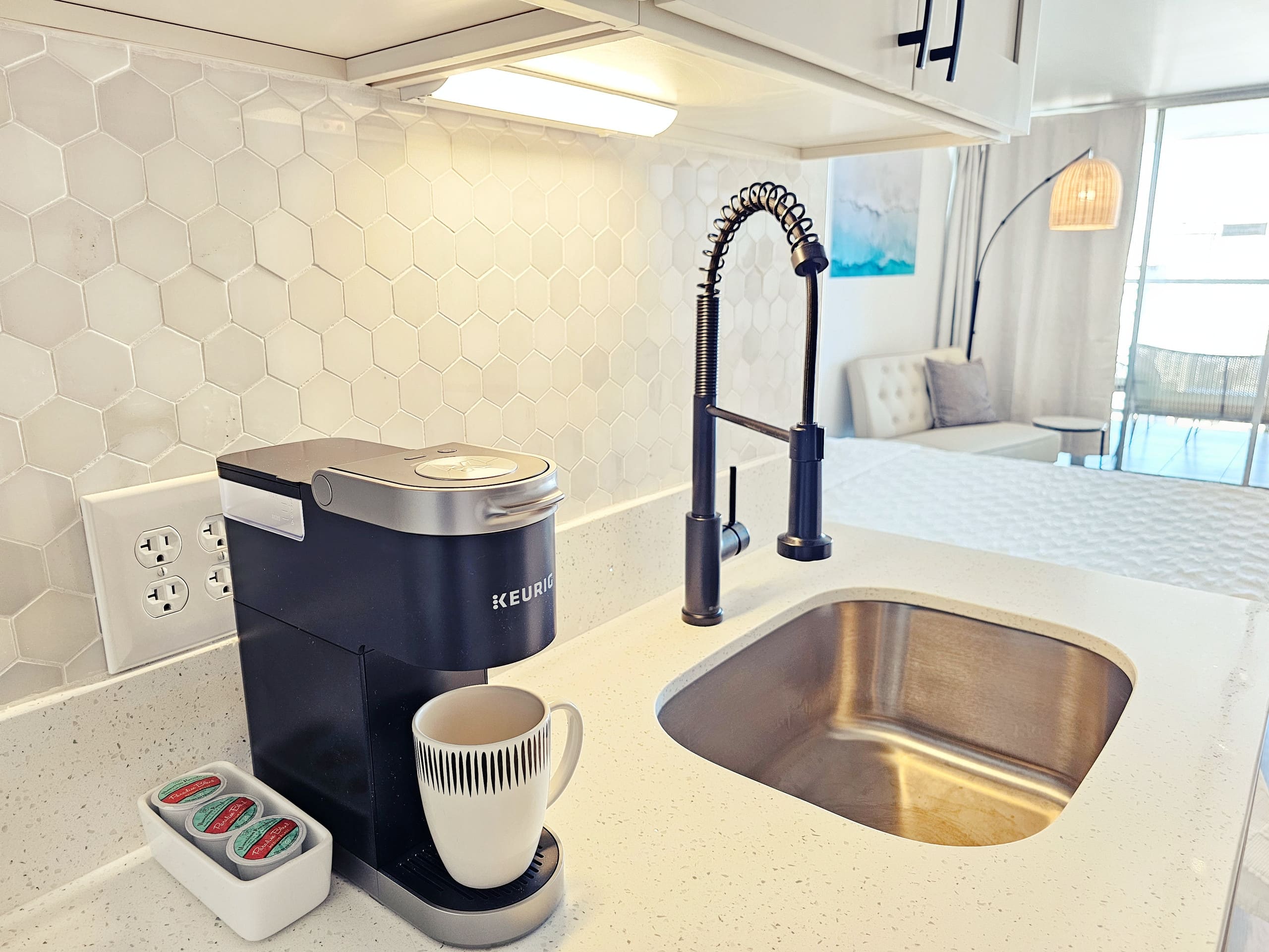 Condo in Honolulu · ★4.81 · Studio · 1 bed · 1 private bath - Image 17