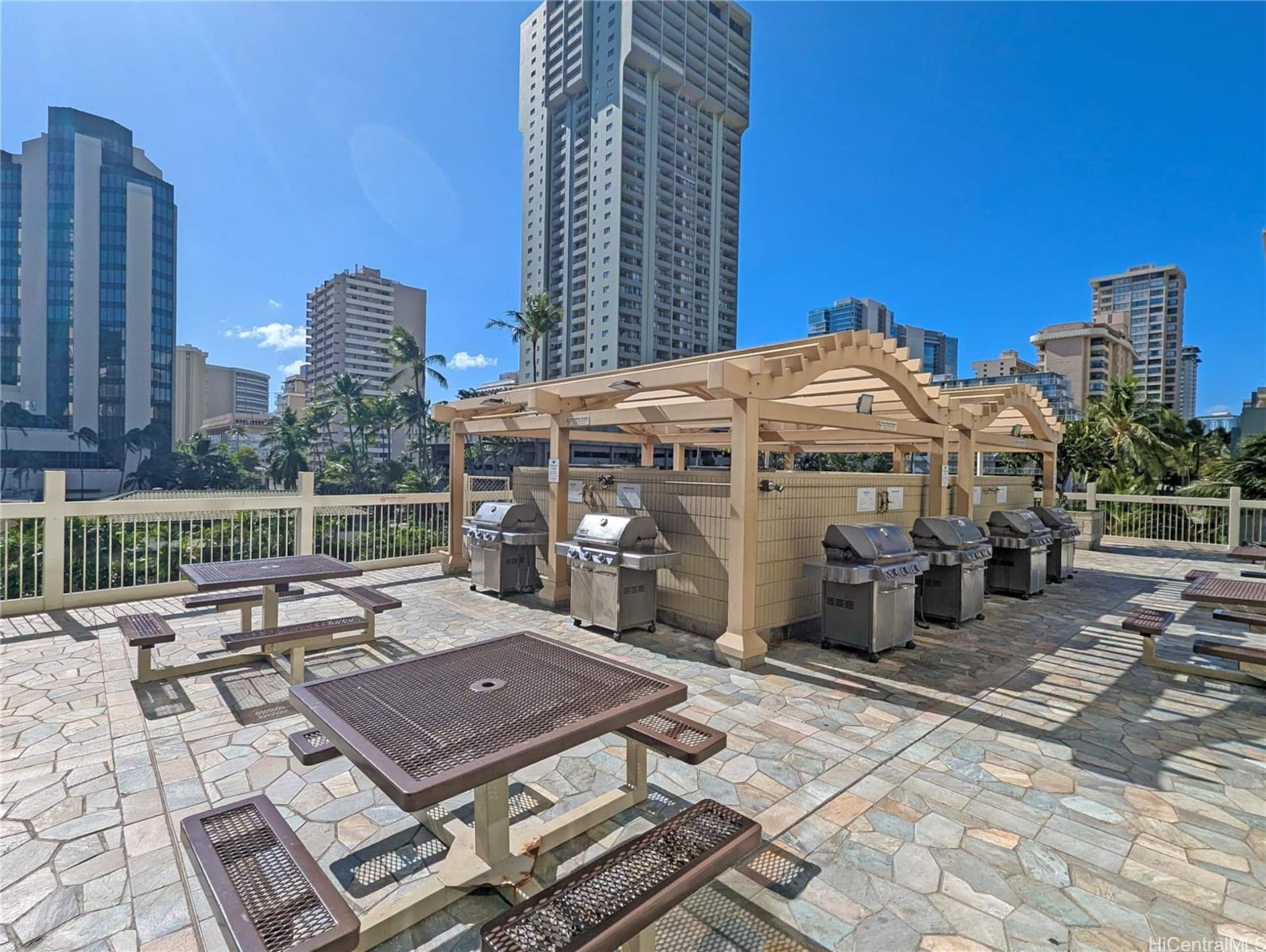 Condo in Honolulu · ★4.81 · Studio · 1 bed · 1 private bath - Image 45