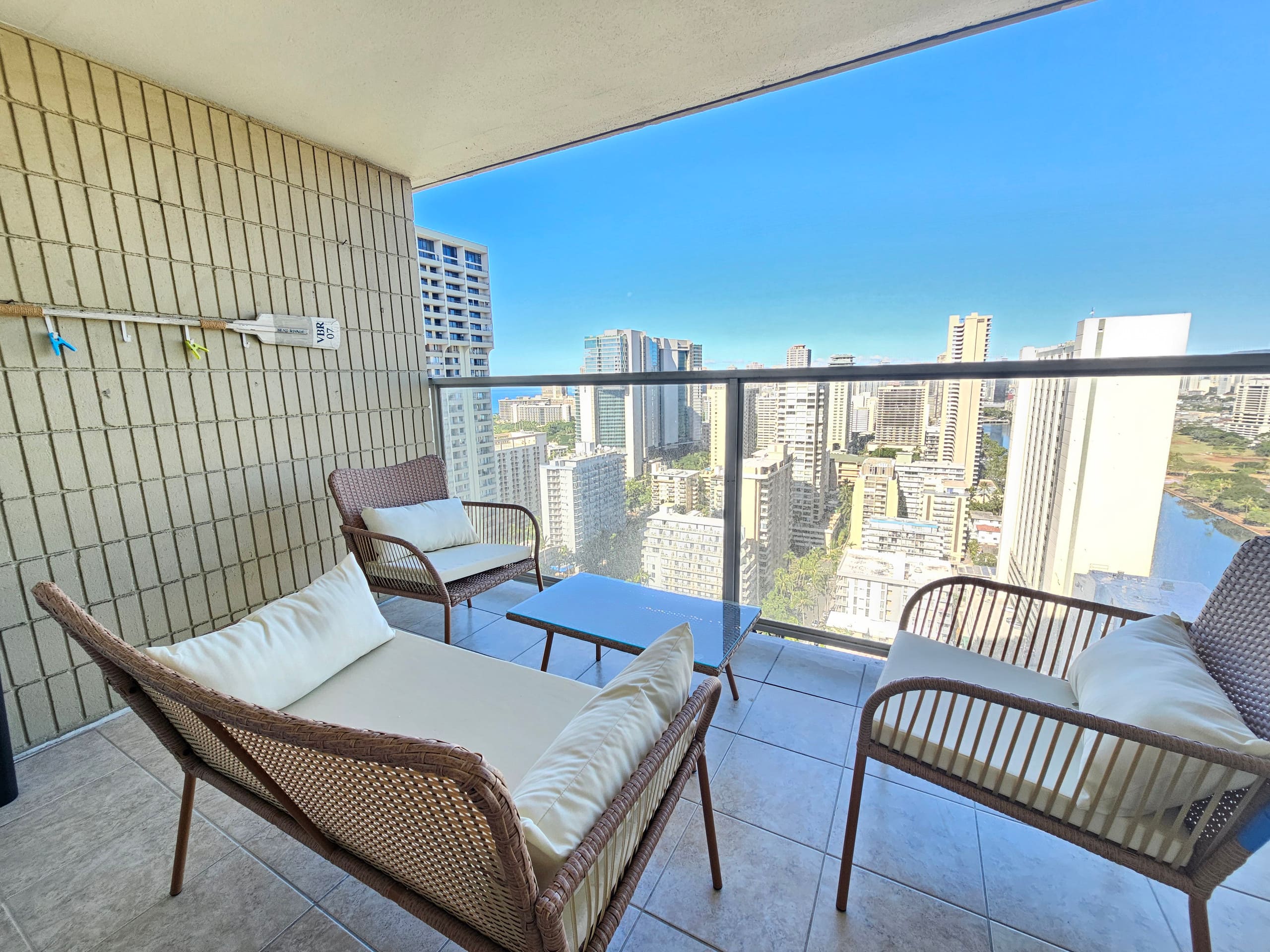 Condo in Honolulu · ★4.81 · Studio · 1 bed · 1 private bath - Image 26