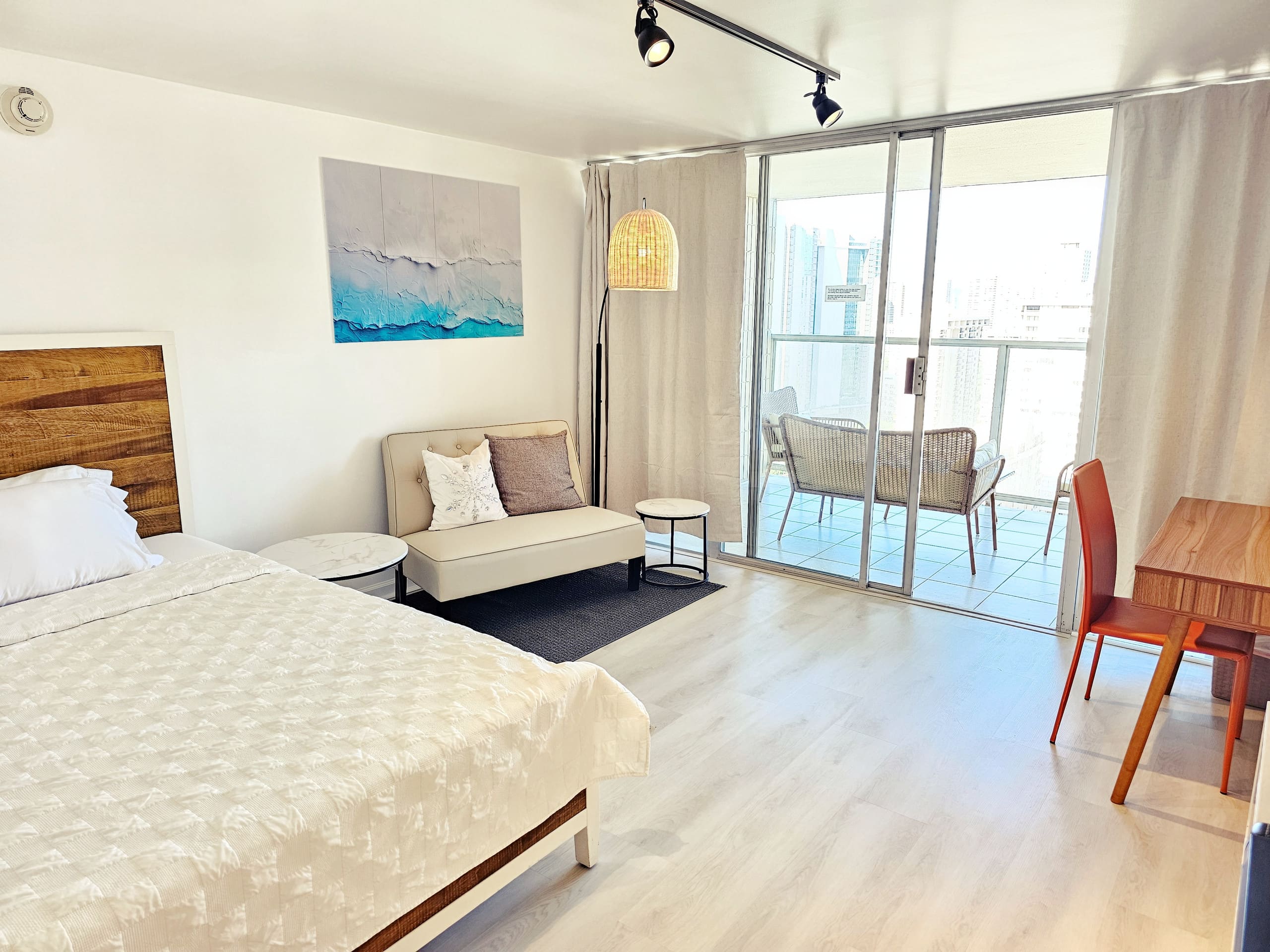 Condo in Honolulu · ★4.81 · Studio · 1 bed · 1 private bath - Image 6