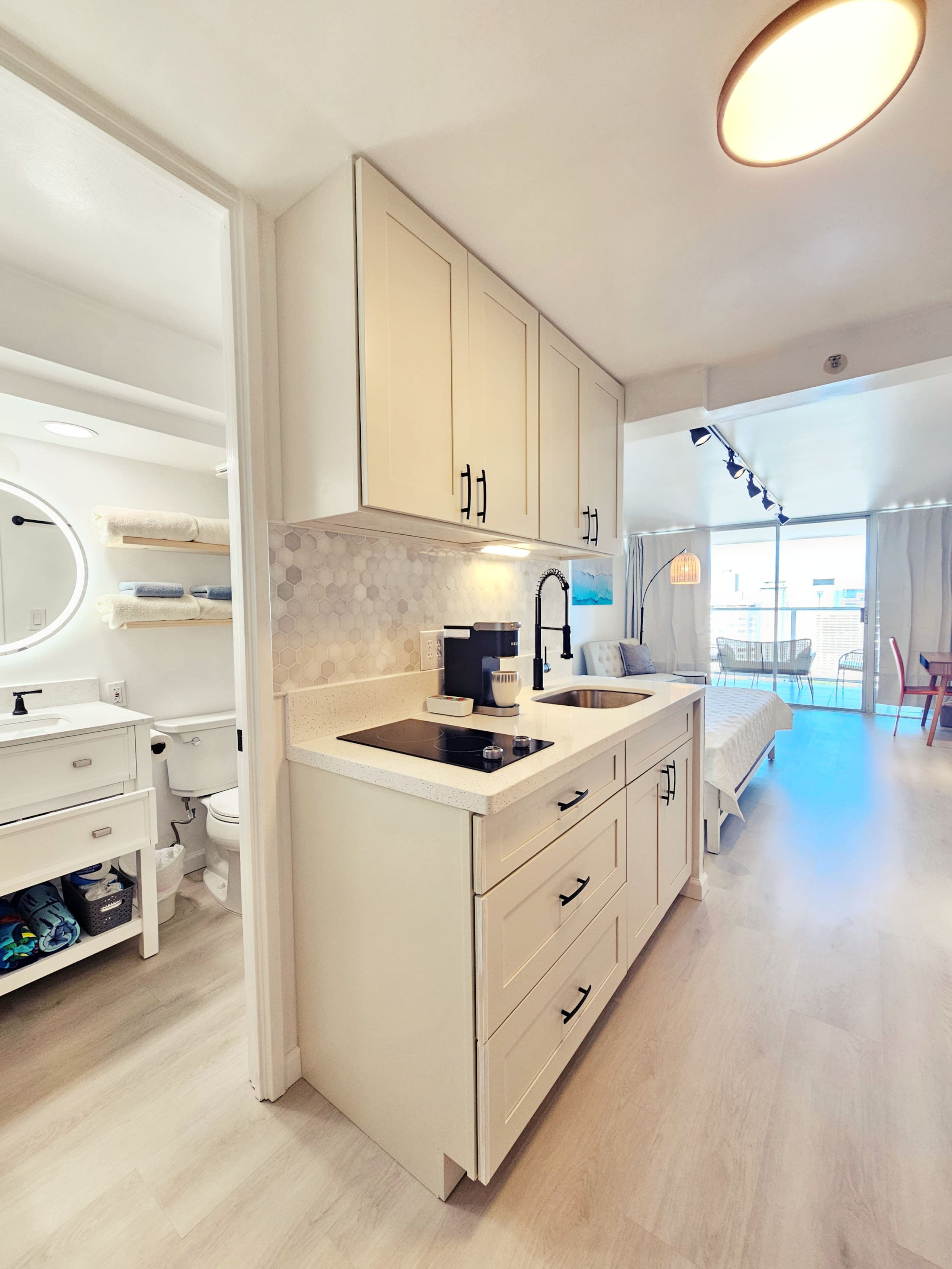 Condo in Honolulu · ★4.81 · Studio · 1 bed · 1 private bath - Image 20