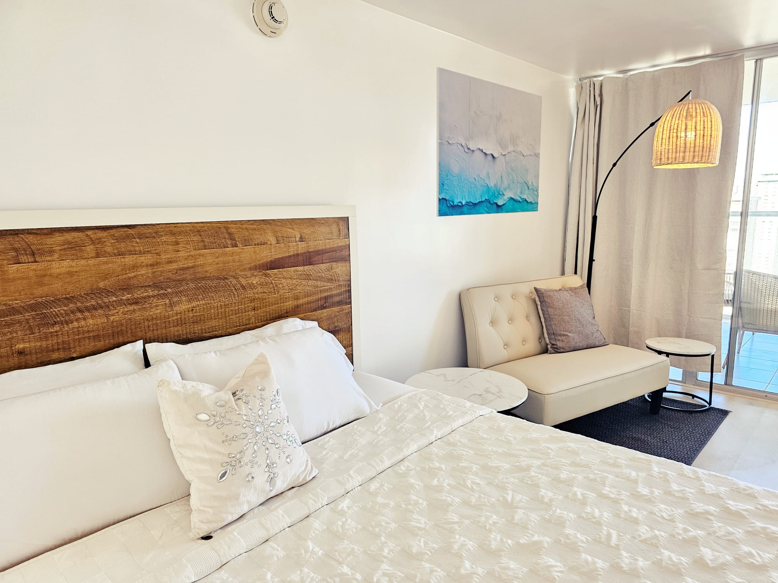 Condo in Honolulu · ★4.81 · Studio · 1 bed · 1 private bath - Image 10