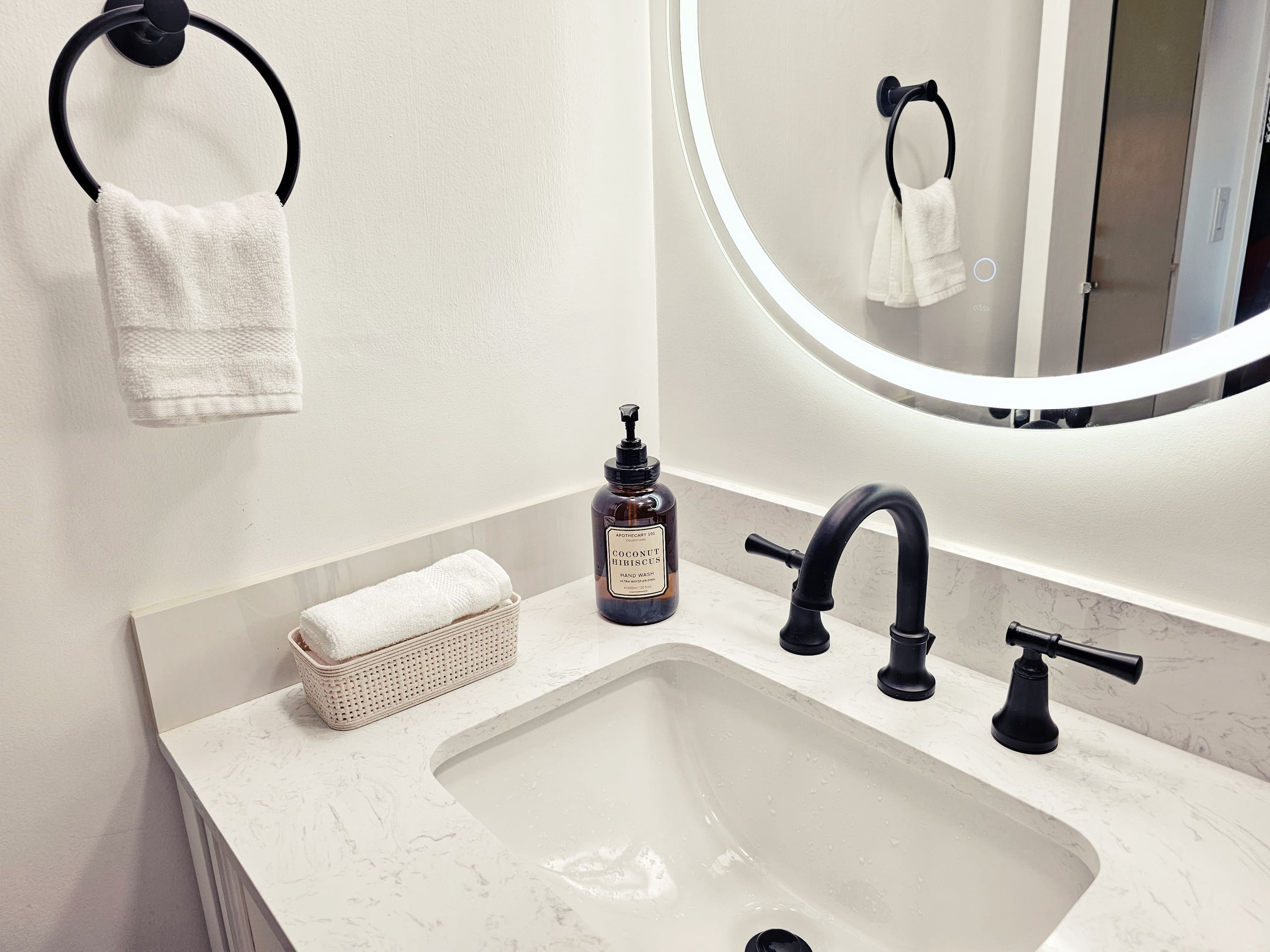 Condo in Honolulu · ★4.81 · Studio · 1 bed · 1 private bath - Image 23