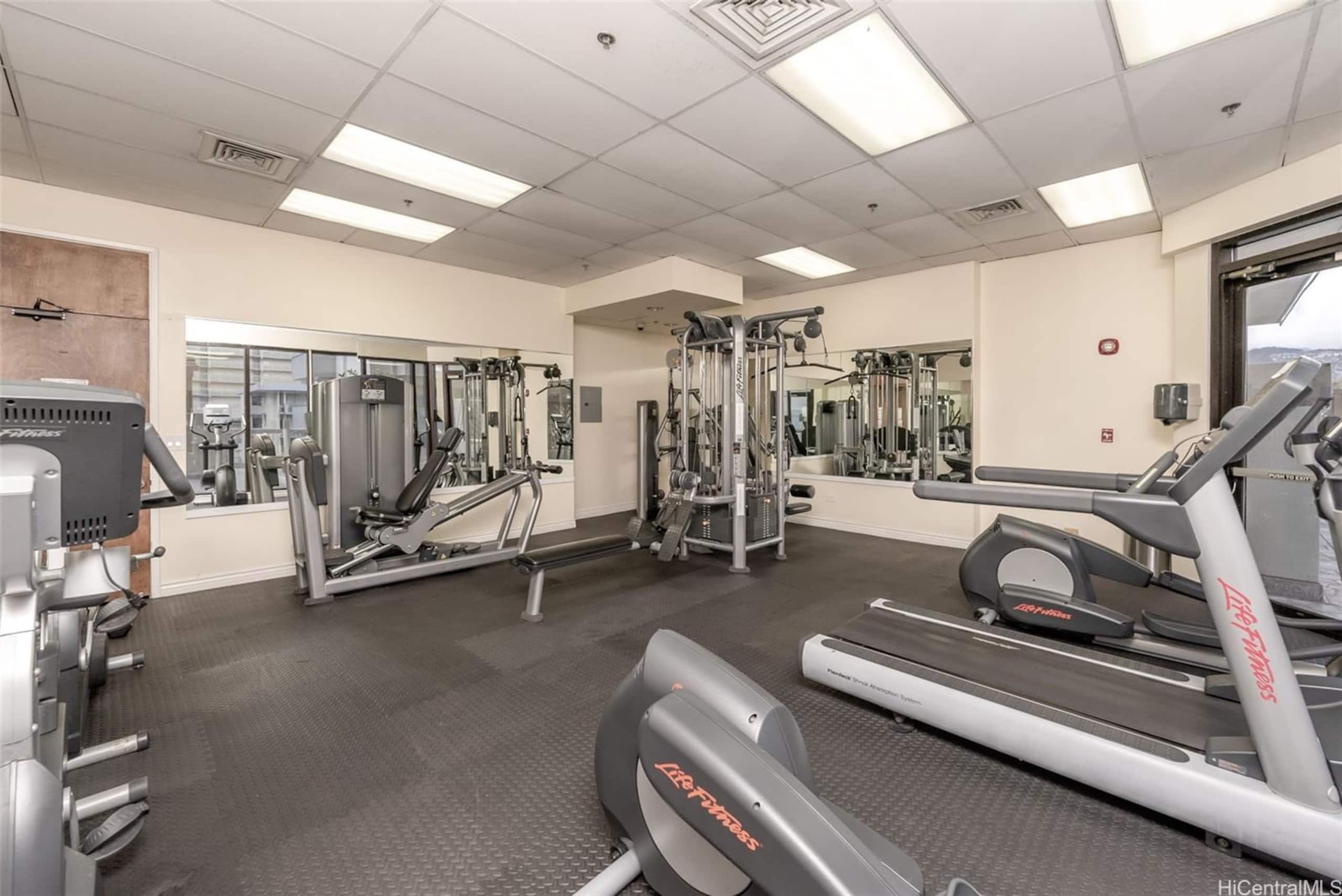Condo in Honolulu · ★4.81 · Studio · 1 bed · 1 private bath - Image 30