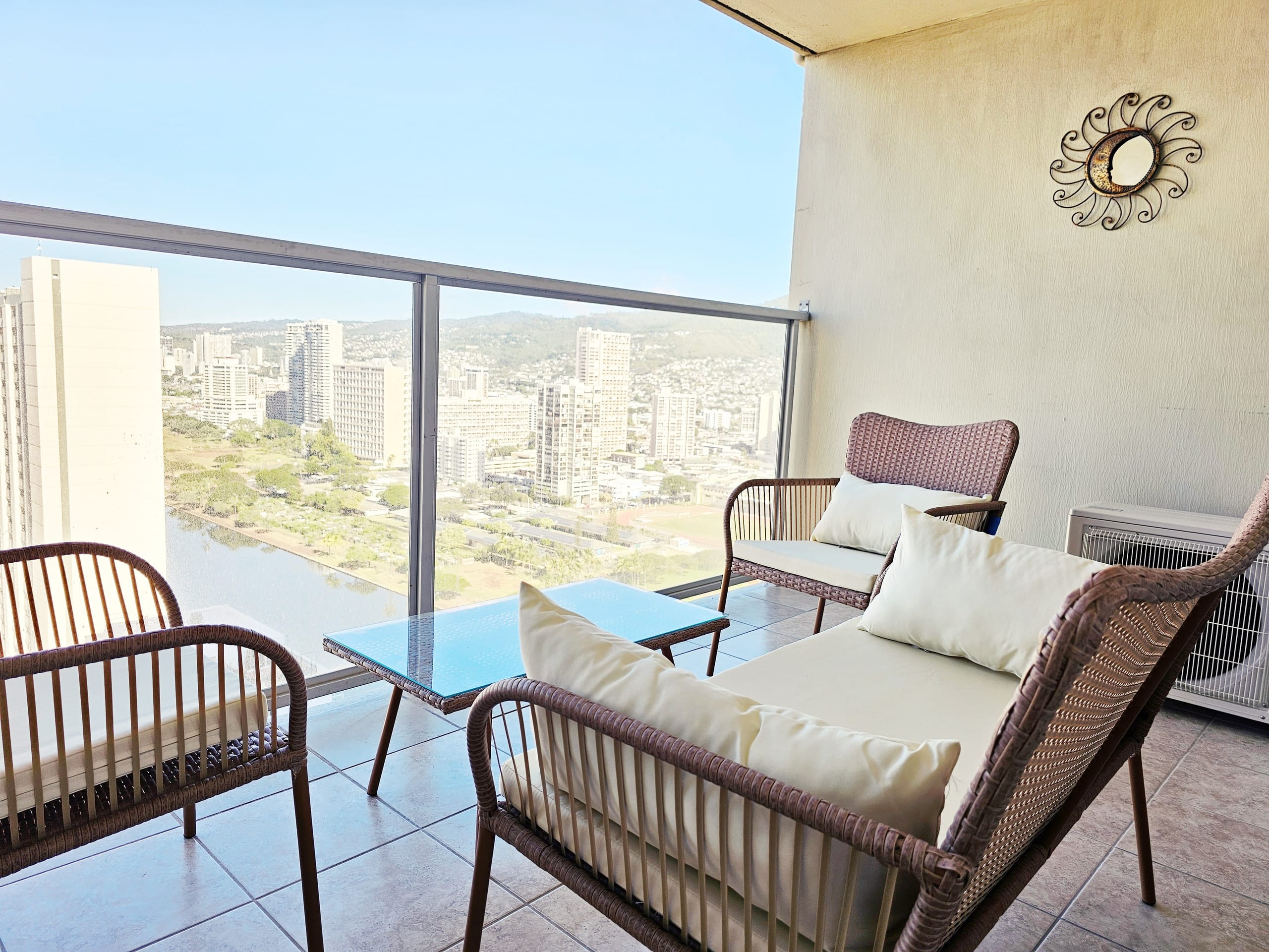 Condo in Honolulu · ★4.81 · Studio · 1 bed · 1 private bath - Image 27