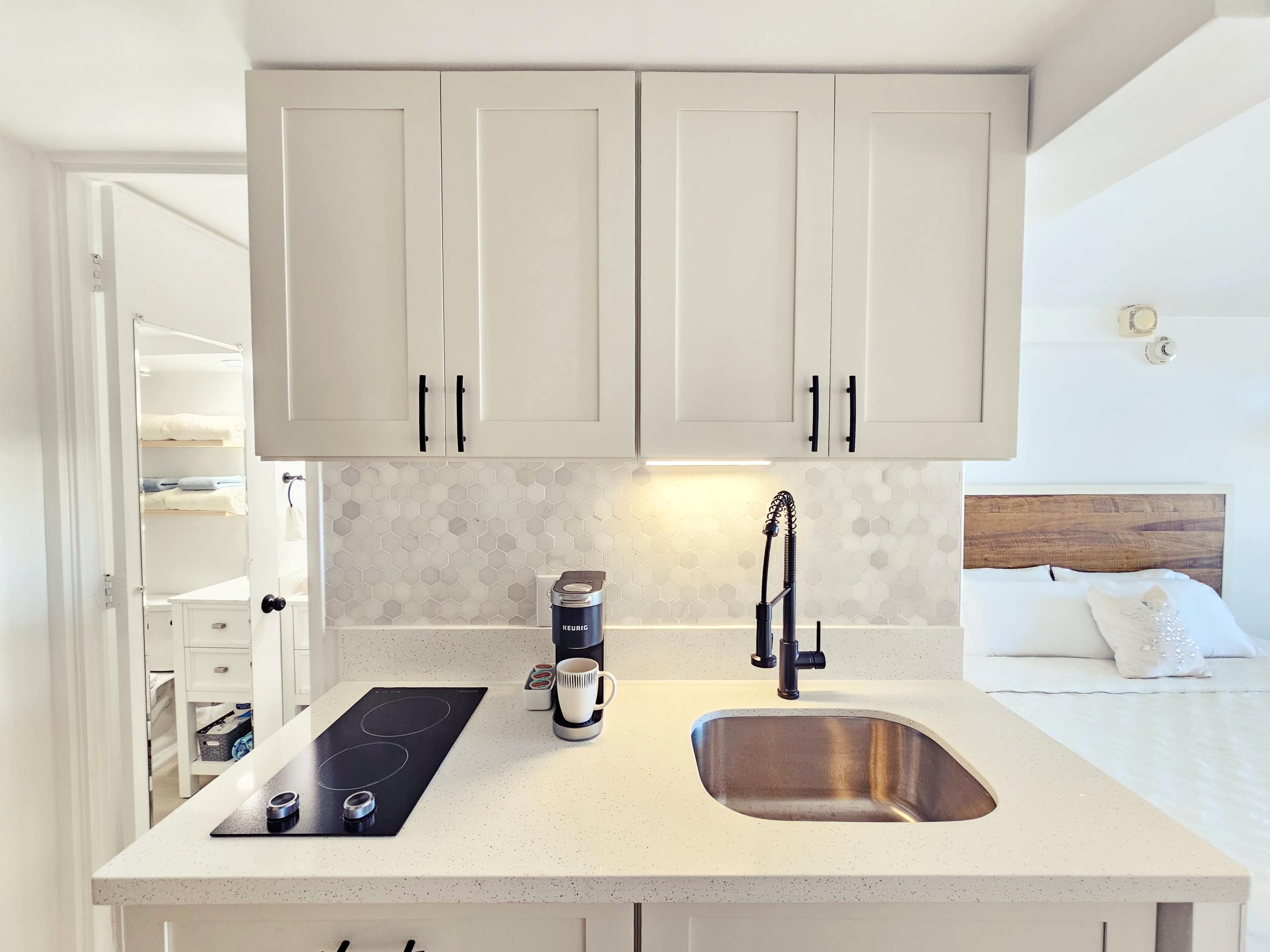 Condo in Honolulu · ★4.81 · Studio · 1 bed · 1 private bath - Image 16