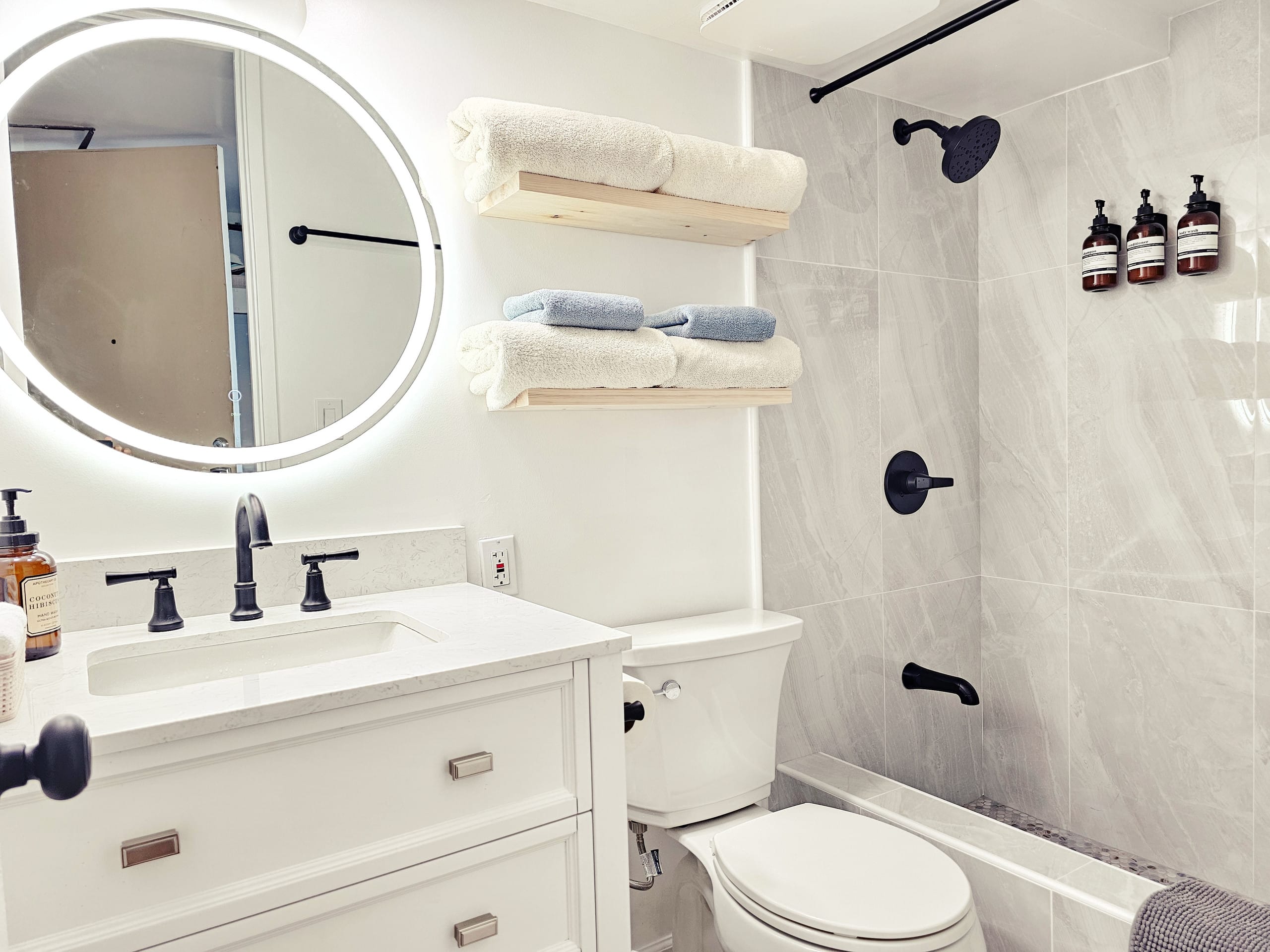 Condo in Honolulu · ★4.81 · Studio · 1 bed · 1 private bath - Image 22