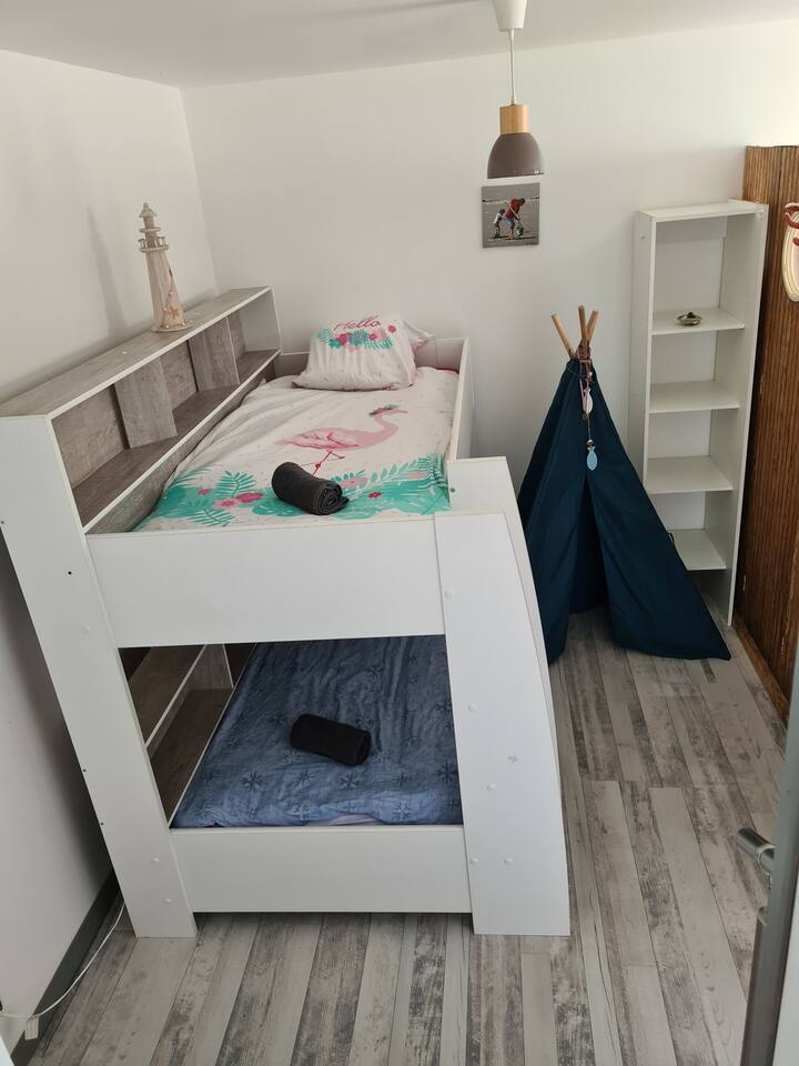 Bunk bed sleeps 2 in total