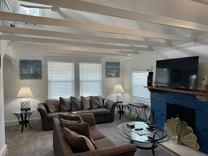 Buckeye Lake Newly Renovated Cottage - Buckeye Lake, OH