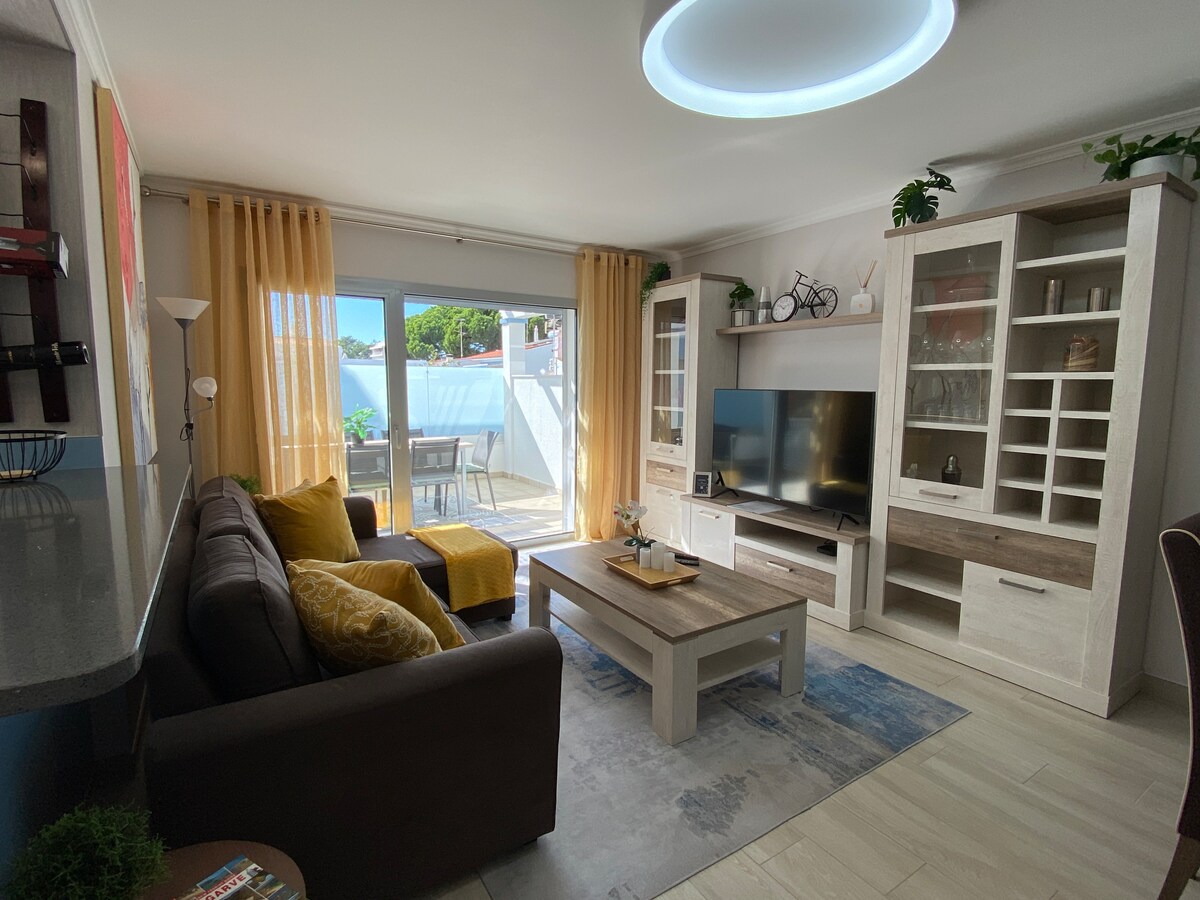 Anúncio popular: Beautiful 2 Bedroom Apart. 3 min walk to the beach em Vila Nova De Cacela