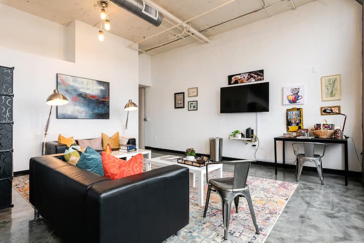 River View Penthouse-downtown, 7 Beds, 2.5 Baths - New Albany, IN