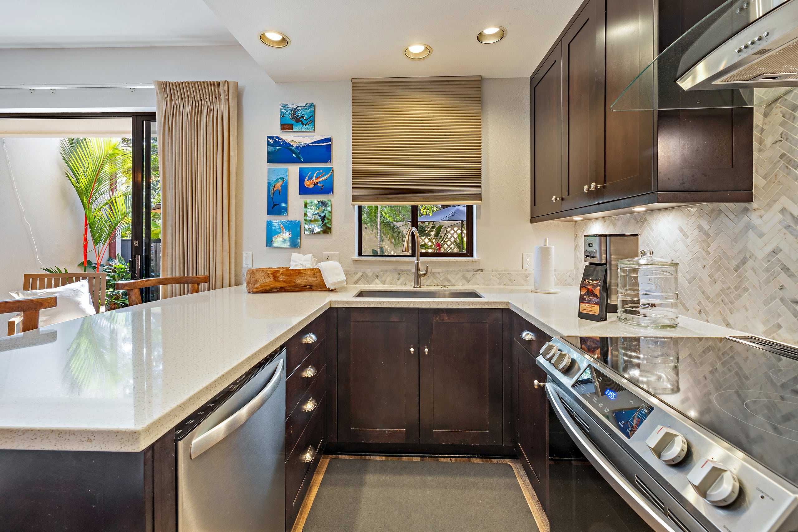 Townhouse in Lahaina · ★4.93 · 3 bedrooms · 3 beds · 2.5 baths - Image 4