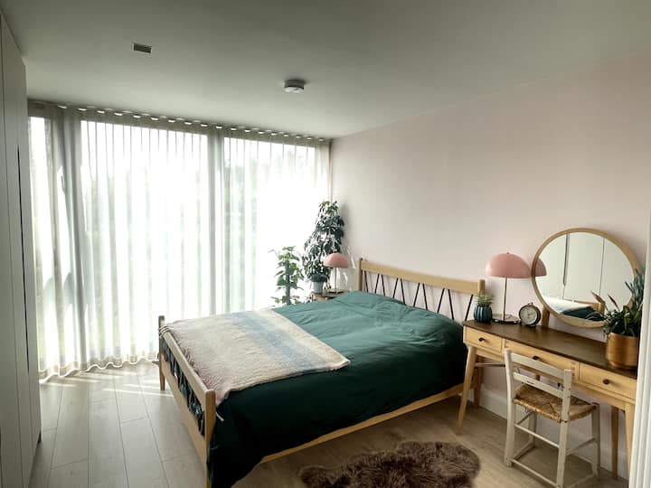 Hlavná spálňa (manželská posteľ)