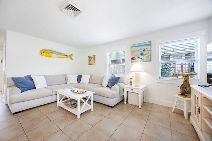 A- Street Beach Cottage! - セント・オーガスティーン・ビーチ, FL