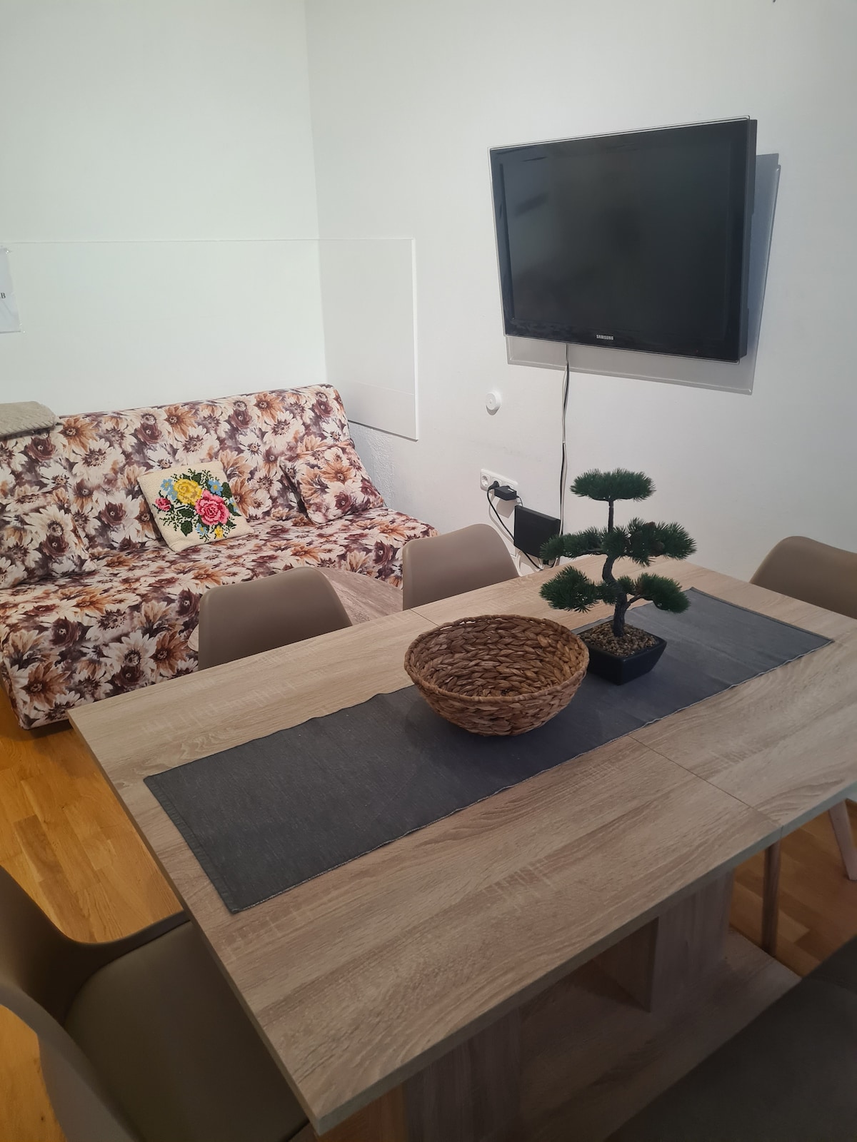 Top performing Airbnb: Apartment with terraces in the center in St. Paul