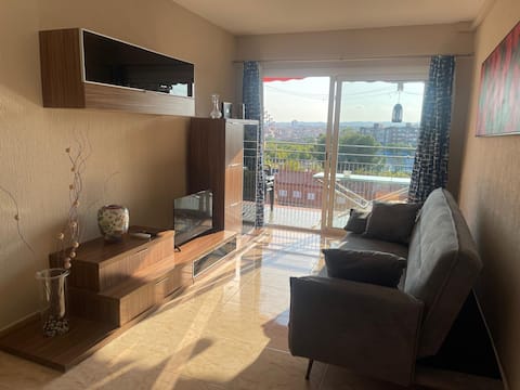 25' from Barcelona, check in 13/20, you'll need id