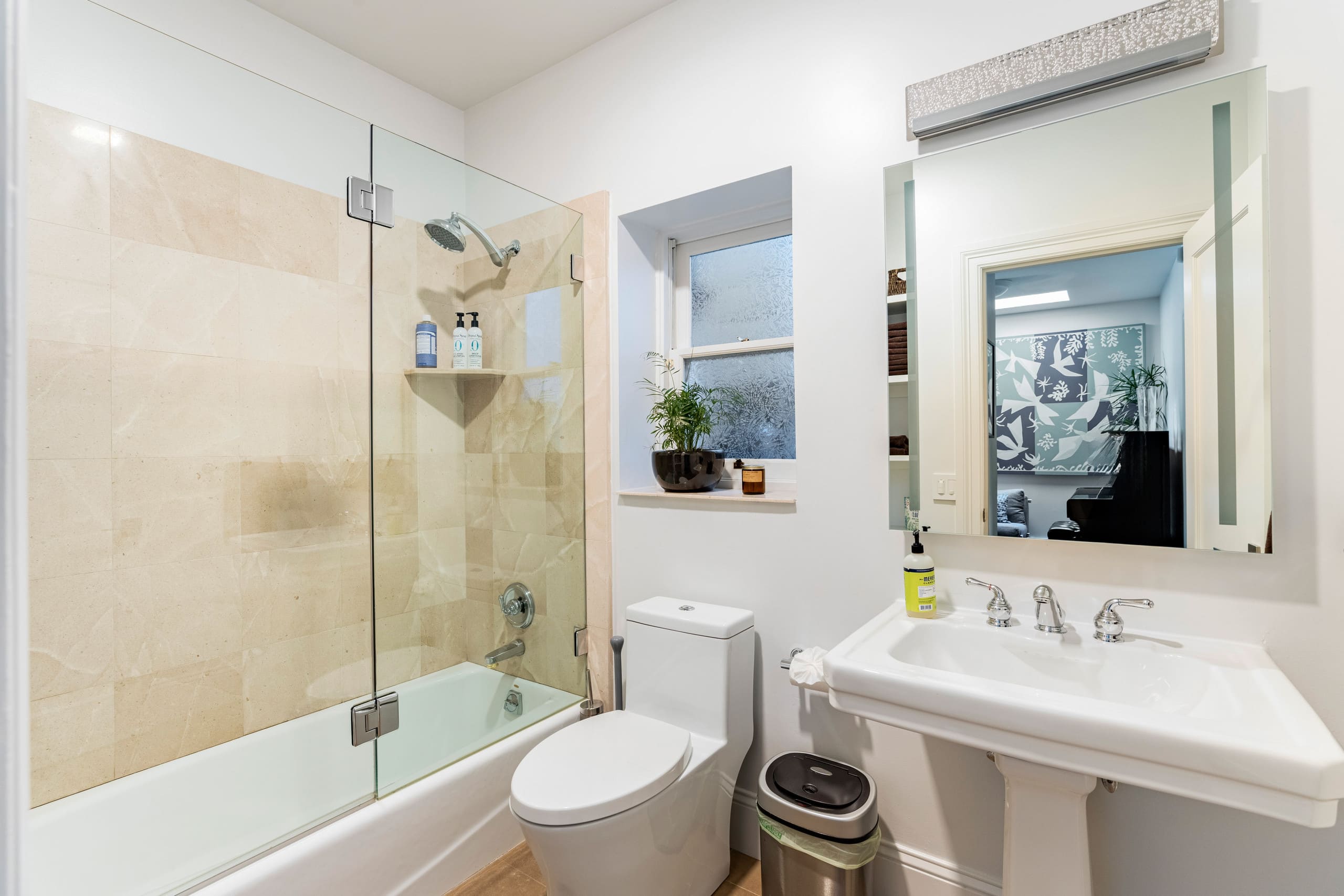Home in San Francisco · ★4.9 · 3 bedrooms · 3 beds · 2.5 baths - Image 33
