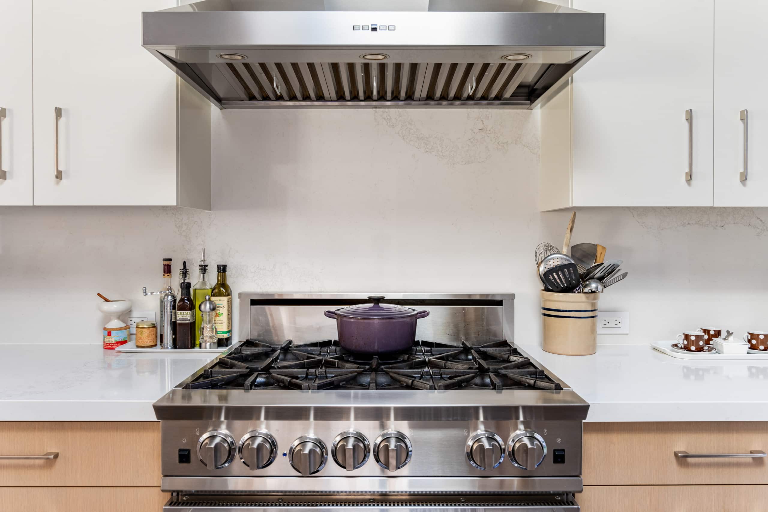 Home in San Francisco · ★4.9 · 3 bedrooms · 3 beds · 2.5 baths - Image 9