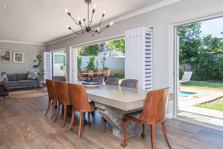 Spacious with pool,close to wine-farms & Cape Town