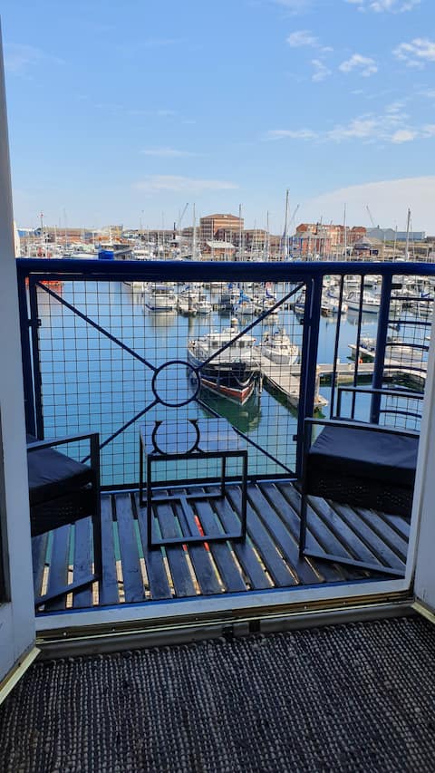 Waterfront, Marina View Apartment with Balcony