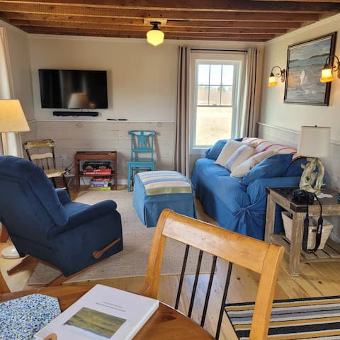 Top performing Airbnb: Rustic coastal retreat~Romantic with Amazing Views in Maine Rural